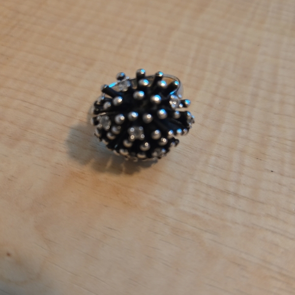 Elegant Black and Silver Women's Ring - Picture 1 of 4